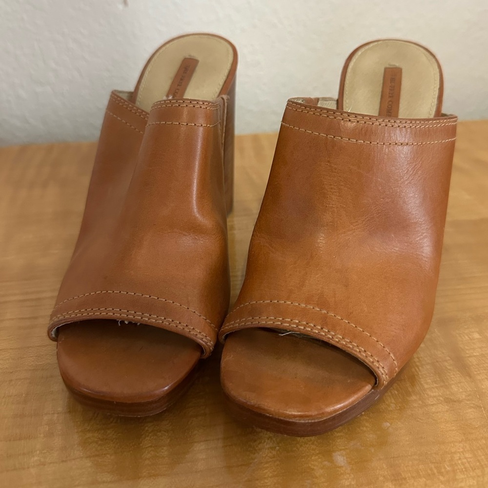 Frye Slip On Brown Camel Leather Women's Mules - Size 7.5